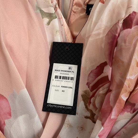 City chic powder floral off the shoulder wedding guest dress - Picture 4 of 4